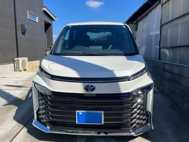 TOYOTA / VOXY HYBRID