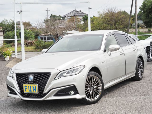 TOYOTA / CROWN sedan hybrid 4WD