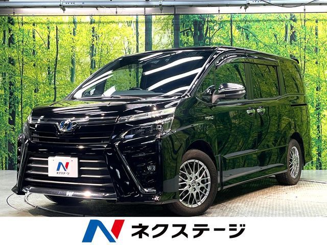 TOYOTA / VOXY HYBRID