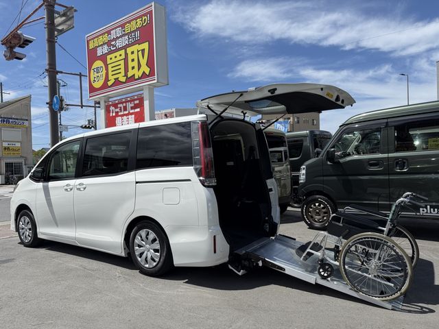 TOYOTA / NOAH
