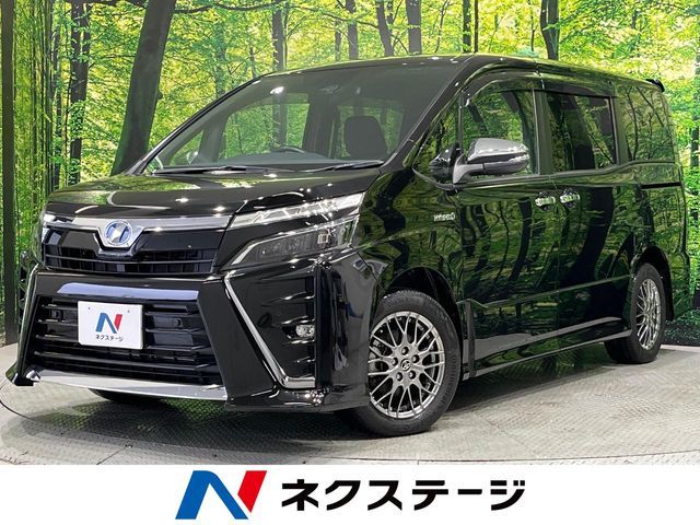 TOYOTA / VOXY HYBRID