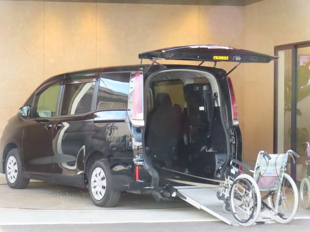 TOYOTA / NOAH