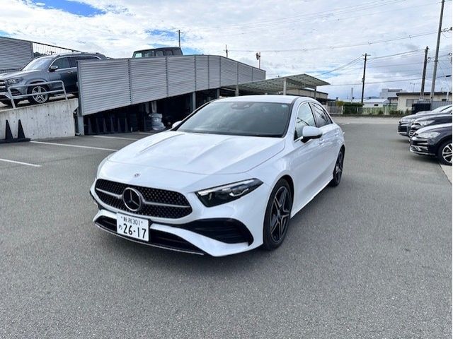 MERCEDES BENZ / MERCEDES BENZ A class sedan