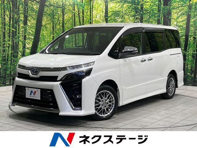 TOYOTA / VOXY HYBRID