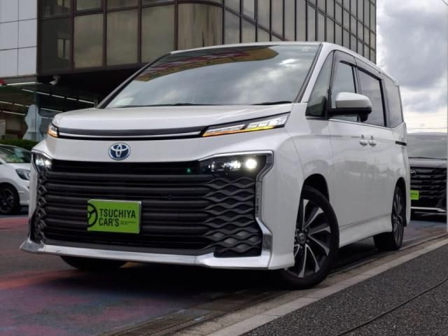 TOYOTA / VOXY HYBRID