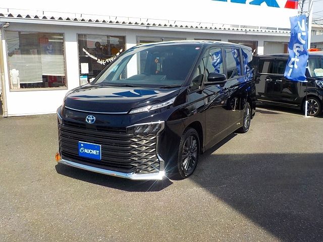 TOYOTA / VOXY HYBRID
