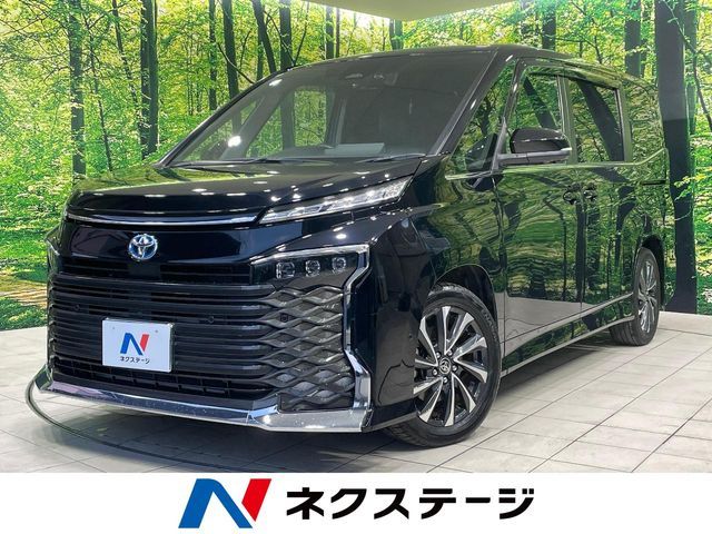 TOYOTA / VOXY HYBRID