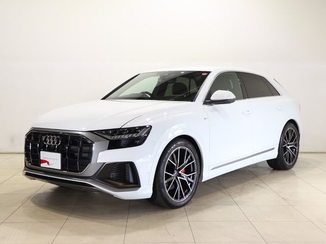 AUDI / AUDI Q8