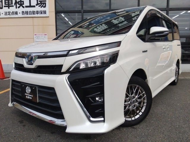 TOYOTA / VOXY HYBRID