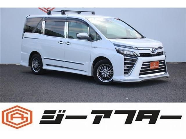TOYOTA / VOXY HYBRID