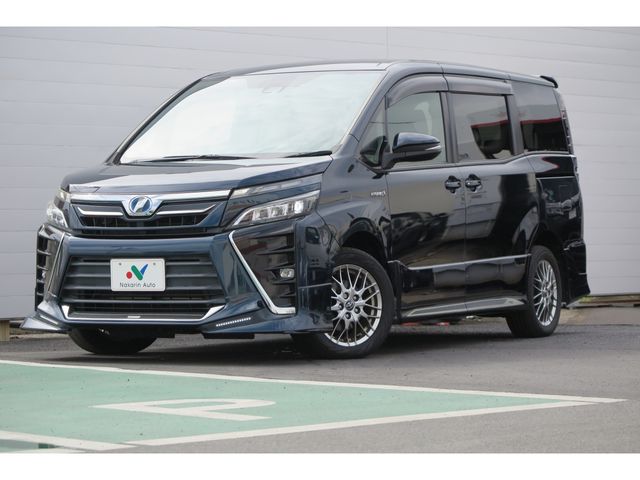TOYOTA / VOXY HYBRID