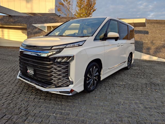 TOYOTA / VOXY HYBRID