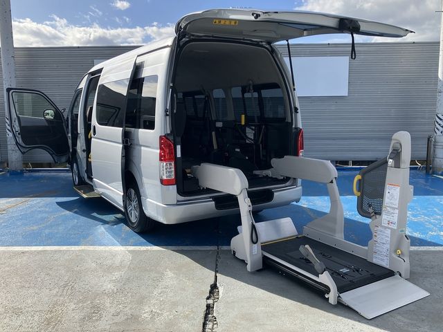 TOYOTA / HIACE COMMUTER 4WD