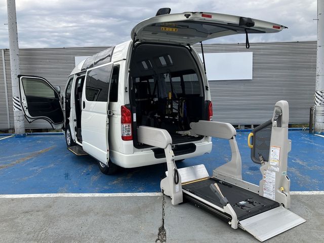 TOYOTA / HIACE van 4WD