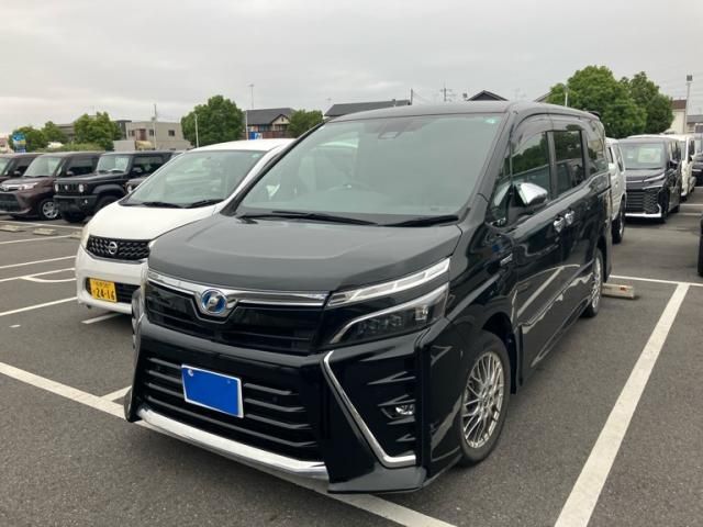 TOYOTA / VOXY HYBRID