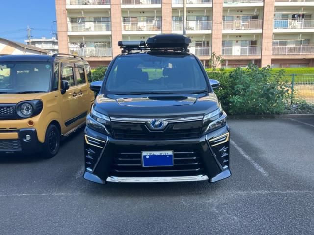 TOYOTA / VOXY HYBRID