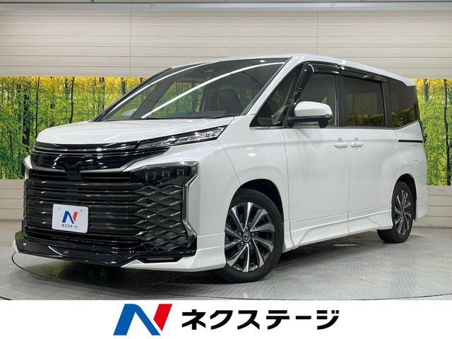 TOYOTA / VOXY HYBRID