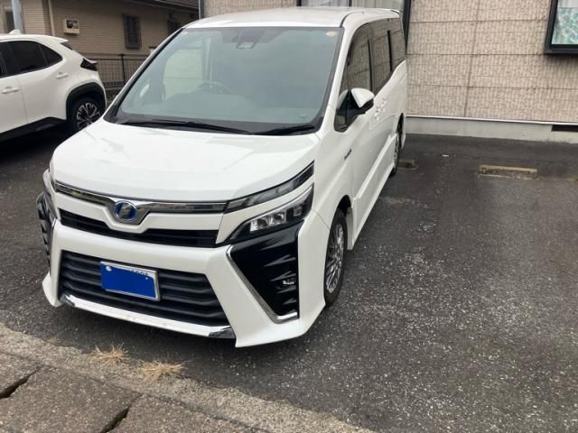 TOYOTA / VOXY HYBRID