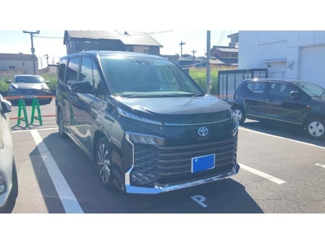 TOYOTA / VOXY HYBRID