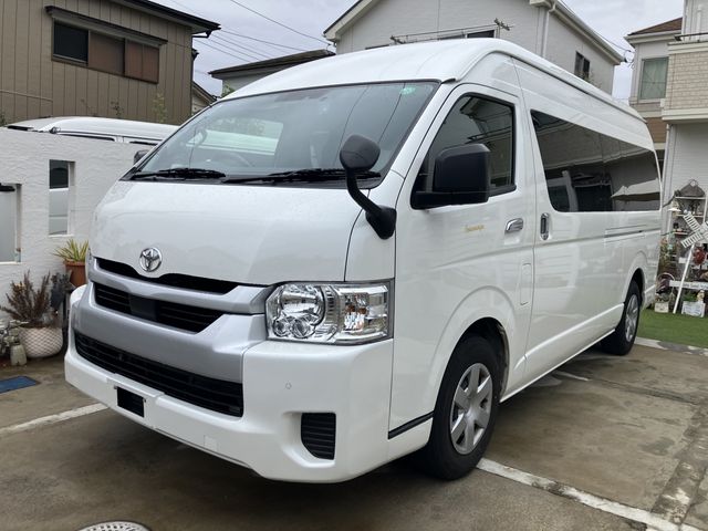 TOYOTA / HIACE COMMUTER