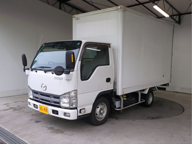 MAZDA / TITAN