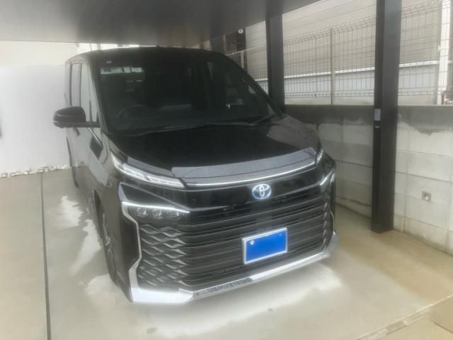 TOYOTA / VOXY HYBRID