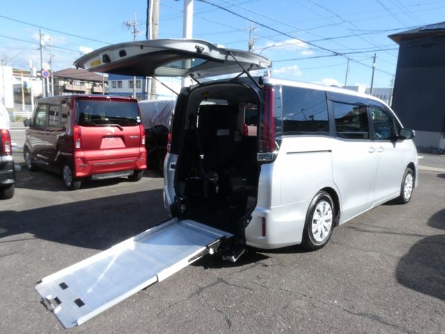 TOYOTA / NOAH