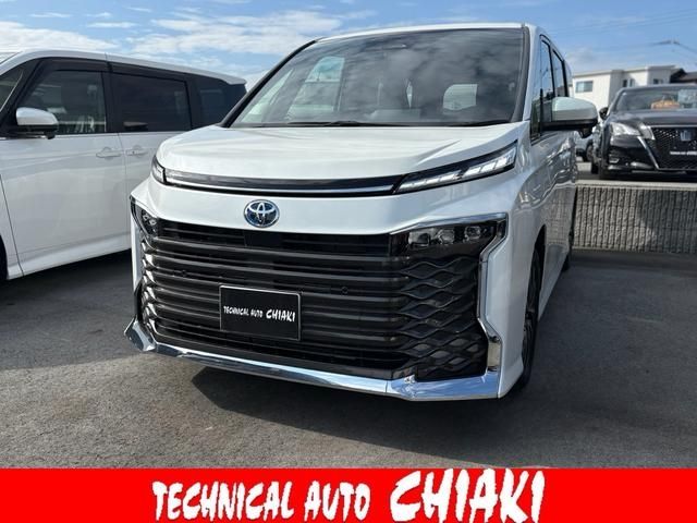 TOYOTA / VOXY HYBRID