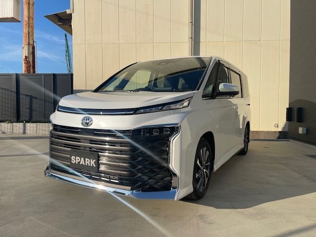 TOYOTA / VOXY HYBRID