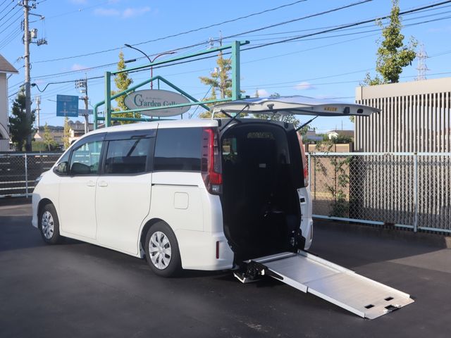 TOYOTA / NOAH