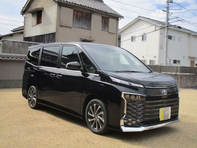 TOYOTA / VOXY HYBRID