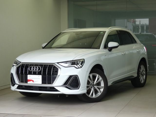 AUDI / AUDI Q3