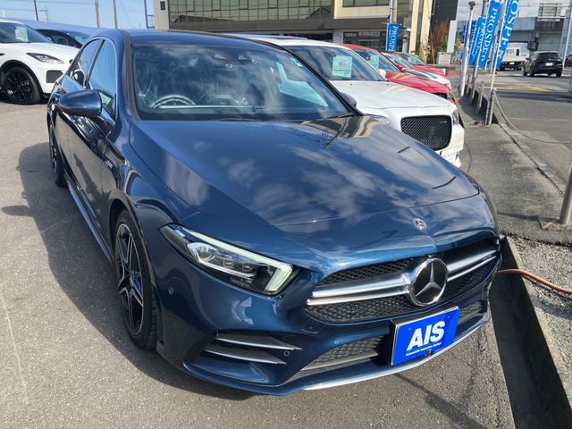 MERCEDES BENZ / MERCEDES AMG Aclass sedan