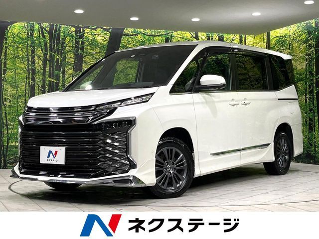 TOYOTA / VOXY HYBRID 4WD