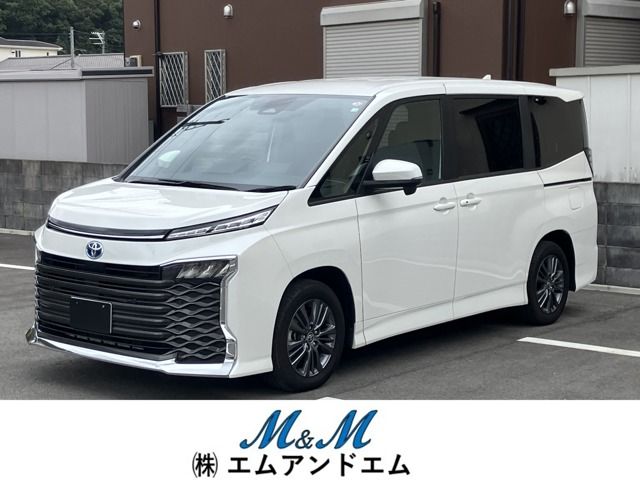 TOYOTA / VOXY HYBRID