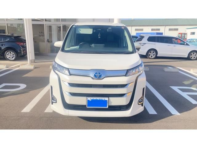 TOYOTA / NOAH HYBRID 4WD
