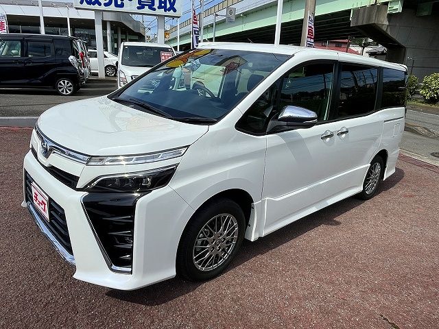 TOYOTA / VOXY HYBRID