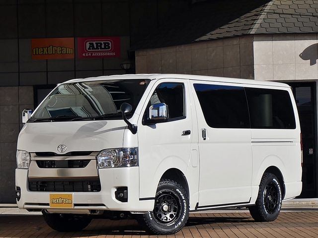 TOYOTA / ハイエースバン　４ＷＤ