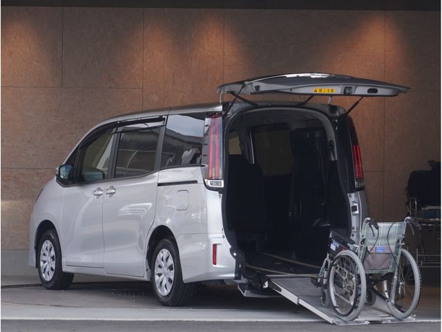 TOYOTA / NOAH