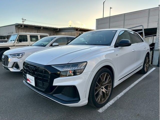 AUDI / AUDI Q8