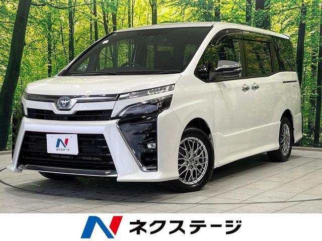 TOYOTA / VOXY HYBRID