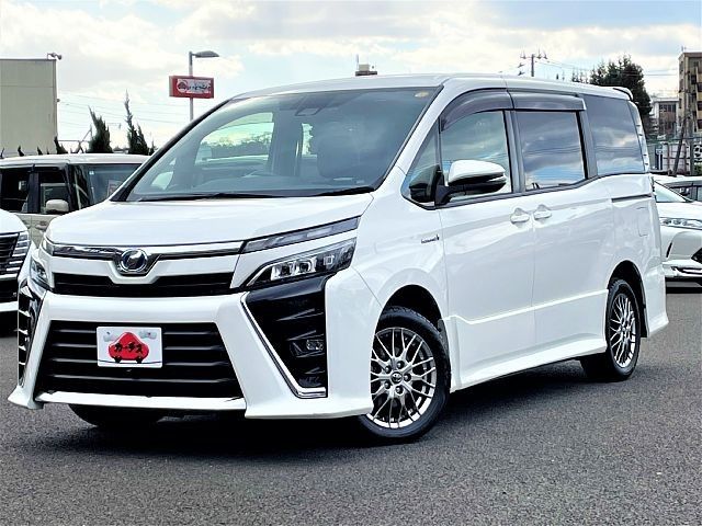 TOYOTA / VOXY HYBRID