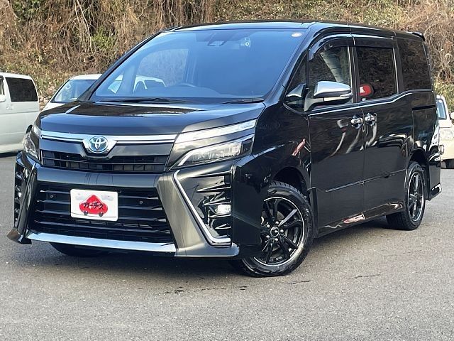 TOYOTA / VOXY HYBRID