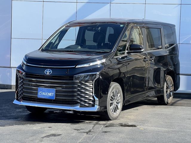 TOYOTA / VOXY HYBRID 4WD