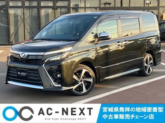 TOYOTA / VOXY HYBRID