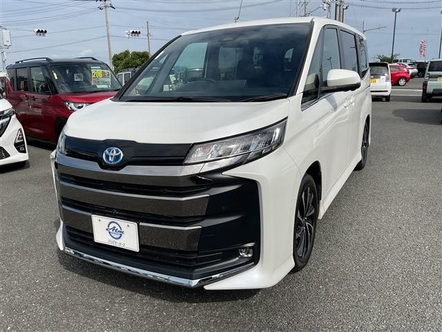 TOYOTA / NOAH HYBRID