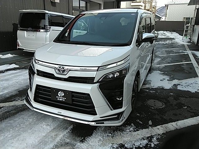 TOYOTA / VOXY 4WD
