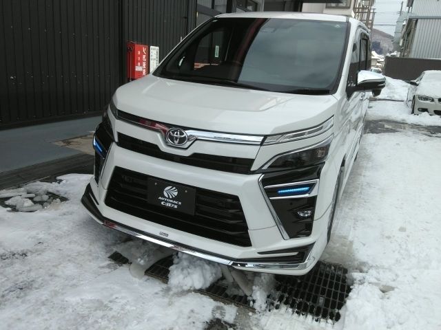 TOYOTA / VOXY 4WD