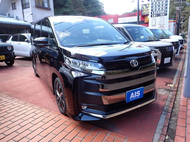 TOYOTA / NOAH HYBRID