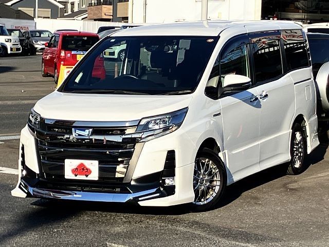 TOYOTA / NOAH HYBRID